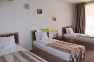 pensiune-hotel-de-vanzare-in-alba-iulia-cu-50-camere-20-locuri-parcare-curte-si-terase-teren-2500-mp-1