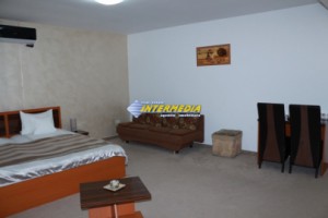 pensiune-hotel-de-vanzare-in-alba-iulia-cu-50-camere-20-locuri-parcare-curte-si-terase-teren-2500-mp-3