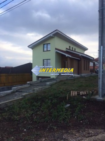 casa-noua-de-vanzare-alba-iulia-zona-cetate-piata