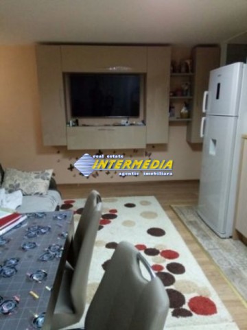apartament-3-camere-de-vanzare-decomandat-alba-iulia-cetate-stadion-mobilat-si-utilat-complet-2