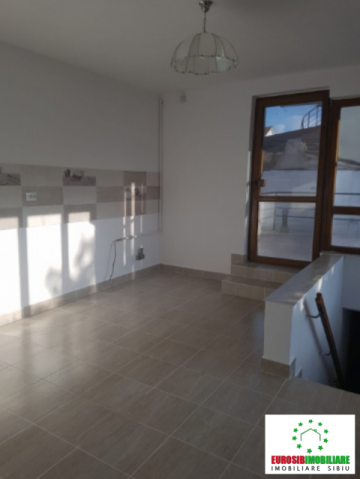 apartament-la-casa-de-vanzare-zona-calea-dumbravii-suprafata-utila-130-mp-curte-exterioara-de-130-mp-1