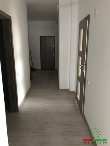 apartament-de-vanzare-cu-3-camere-semidecomandate-zona-calea-cisnadiei-11