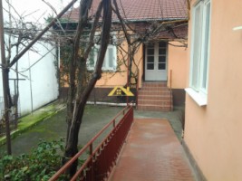 de-vanzare-2-case-la-pret-de-una-in-centru-6