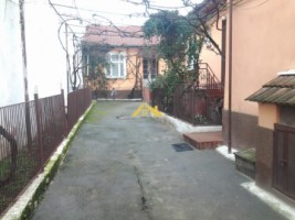 de-vanzare-2-case-la-pret-de-una-in-centru-8