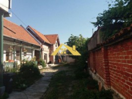 2-corpuri-de-casa-garaj-teren