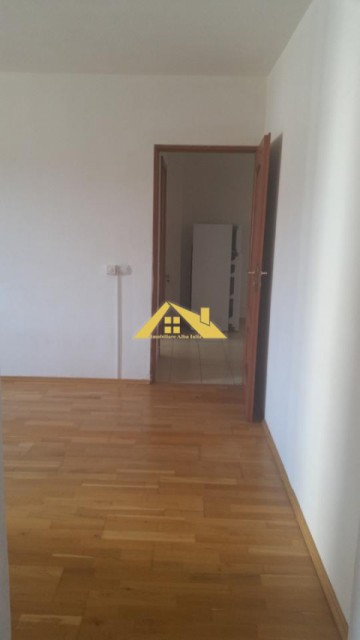 apartament-3-camere-decomandate-cetate-1
