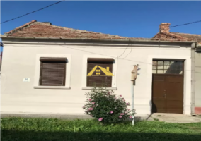 casa-renovata-cu-3-camere-anexa-centru