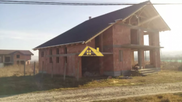 vand-casa-in-rosu