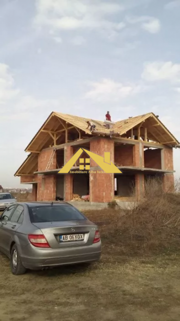 vand-casa-in-rosu-1