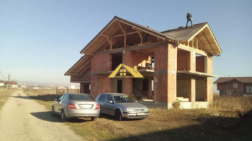 vand-casa-in-rosu-2