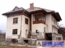 vila-7-camere-cu-teren-de-1000-mp-in-suici-confort-si-spatiu-pentru-familie