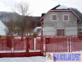 vila-cu-6-camere-si-teren-de-500-mp-de-vanzare-in-bradulet-arges-ideala-pentru-locuinta-rezidentiala-2