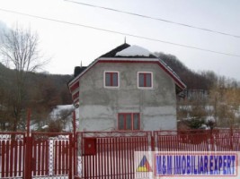 vila-cu-6-camere-si-teren-de-500-mp-de-vanzare-in-bradulet-arges-ideala-pentru-locuinta-rezidentiala-3