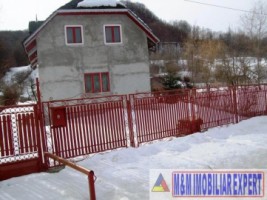 vila-cu-6-camere-si-teren-de-500-mp-de-vanzare-in-bradulet-arges-ideala-pentru-locuinta-rezidentiala-4