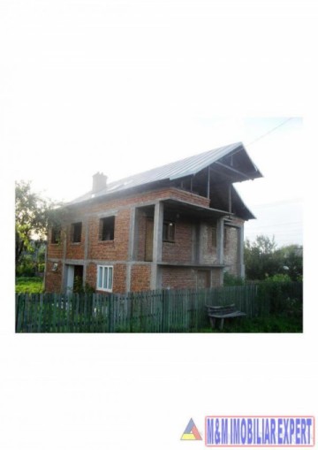 vila-cu-5-camere-si-teren-de-1395-mp-de-vanzare-in-musatesti-arges-locuinta-spatioasa-cu-gradina-generoasa