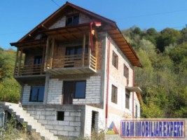 vila-9-camere-cu-teren-5000-mp-de-vanzare-in-apa-sarata-campulung-muscel-arges-ideala-pentru-locuinta-de-lux-sau-pensiune