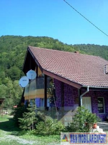 casa-de-vacanta-7-camere-de-vanzare-in-huedin-valea-draganului-cluj-ideala-pentru-relaxare-1