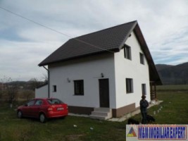 vila-cu-3-camere-si-teren-de-2000-mp-de-vanzare-in-balilesti-arges-ideala-pentru-locuinta-de-familie-6