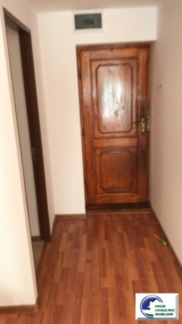 apartament-cu-2-camere-situat-in-vila-mansarda-1