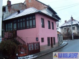 casa-3-camere-cu-spatiu-comercial-campulung