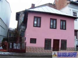 casa-3-camere-cu-spatiu-comercial-campulung-1