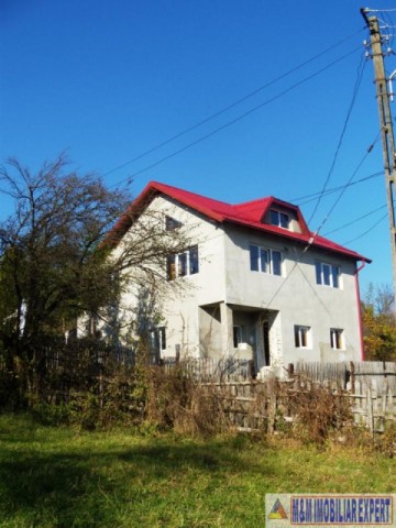 vila-cu-5-camere-si-teren-de-1500-mp-de-vanzare-in-bughea-de-sus-arges-ideala-pentru-locuinta-de-familie-sau-pensiune