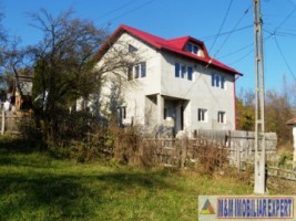 vila-cu-5-camere-si-teren-de-1500-mp-de-vanzare-in-bughea-de-sus-arges-ideala-pentru-locuinta-de-familie-sau-pensiune-4