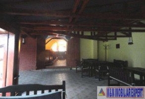 spatiu-comercial-de-100-mp-cu-terasa-de-150-mp-in-centrul-campulung-muscel-arges-4