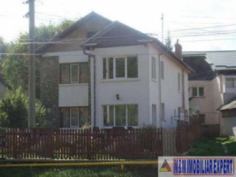 vila-cu-10-camere-si-teren-de-500-mp-de-vanzare-in-sinaia-prahova-ideala-pentru-locuinta-sau-afacere-turistica