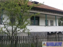 casa-2-camere-teren-2700-mp-berevoiesti-1