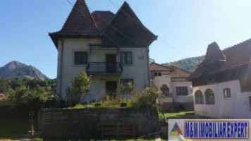 3-corpuri-casa-9-camere-teren-1500-mp-dragoslavele