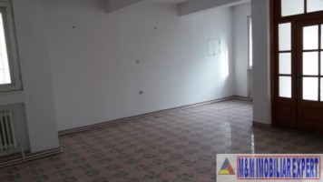 tepari-spatii-comerciale-340-mp-campulung-4