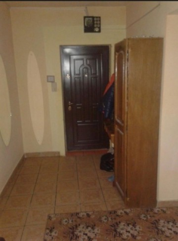 apartament-de-vanzare-cu-3-camere-decomandat-zona-closca-2