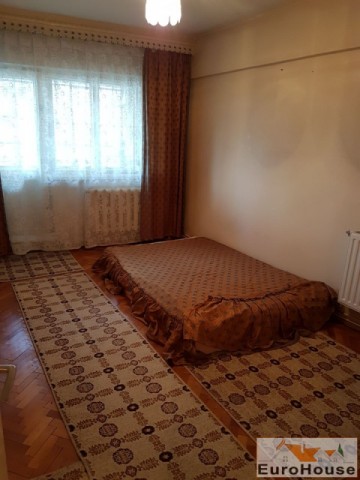 apartament-3-camere-de-inchiriat-zona-cetate-m-uri-2