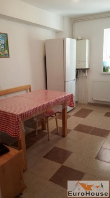 apartament-3-camere-de-inchiriat-zona-cetate-6