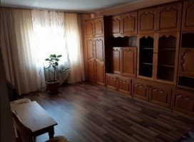 vand-apartament-3-camere-decomandat-in-cetate-zona-mercur-1