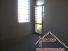 inchiriem-spatiu-birou-140-mp-4-camere-zona-centrala-8