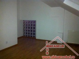 apartament-4-camere-la-mansarda-zona-str-luptei-3