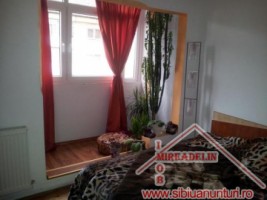 vand-apartament-4-camere-etaj-iii-strada-olteniei-2