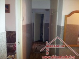 vand-apartament-4-camere-etaj-iii-strada-olteniei-7