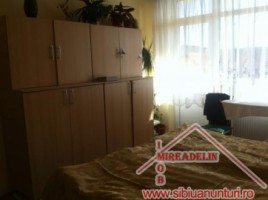 vand-apartament-la-casa-4-camere-lazaretastr-lupeni-7