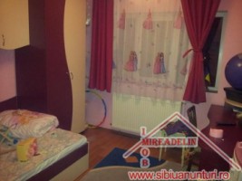 vand-apartament-la-mansarda-2-camere-str-siretului-3