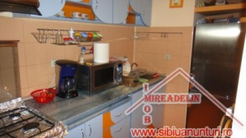 inchiriem-apartament-la-mansarda-str-semaforului-2