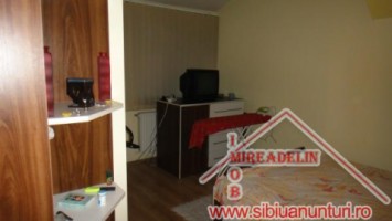 inchiriem-apartament-la-mansarda-str-semaforului-10