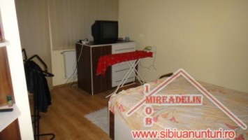 inchiriem-apartament-la-mansarda-str-semaforului-8