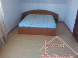 inchiriem-apartament-la-mansarda-valea-aurie-3