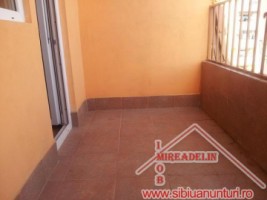 inchiriem-apartament-la-mansarda-valea-aurie-8