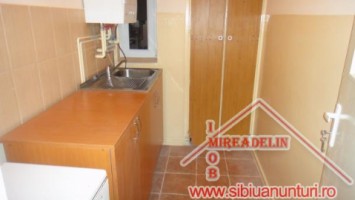 inchiriem-apartament-3-camere-zona-cedonia-1