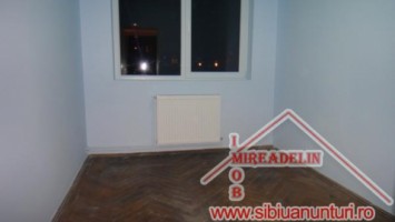 inchiriem-apartament-3-camere-zona-cedonia-2