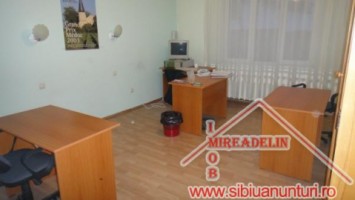 inchiriez-apartament-4-camere-120-mp-zona-trei-stejari-2